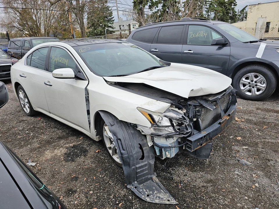 Pantalla de infoentretenimiento usada se adapta a: Nissan Máxima 2013 pantalla tablero con navegación Foto 2 de 4