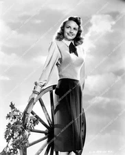 crp-15053 1941 Janet Blair models new fashion crp-15053