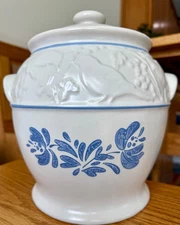 Pfaltzgraff Yorktowne Bird Seed Stoneware Cookie Jar Crock Cookie 