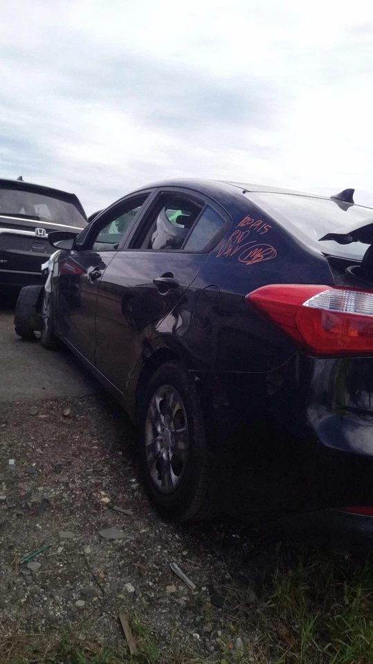 2015 KIA Forte Rack and Pinion Assembly OEM Black 120K Miles NJ25-21734-542595 - Image 4 of 4