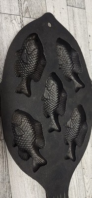 Old Mountain 2007 Cast Iron Fish Shaped Cornbread Cake Biscuit Pan