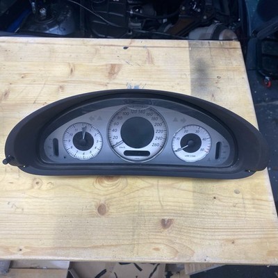 Mercedes-Benz CLK-Klasse W209 A2095400047 Screen Kombiinstrument Tacho