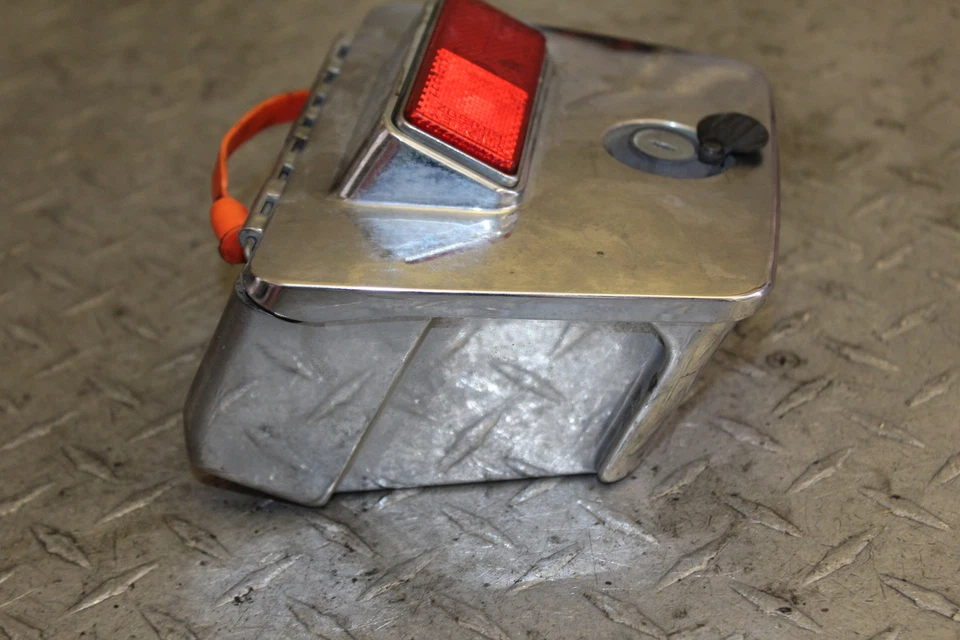 1985 YAMAHA VIRAGO 1000 XV1000 REAR STORAGE COMPARTMENT TOOL BOX TRUNK NO KEY - Image 4 of 4