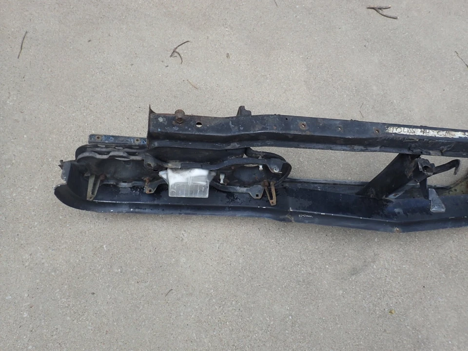 1967 Oldsmobile Cutlass, 442 radiator grille core support, nice! Foto 2 de 4