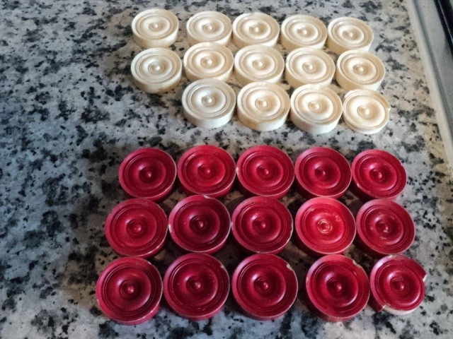 29 Vintage Backgammon Pieces Bakelite ? RED & WHITE draughts chequers DAMAGES