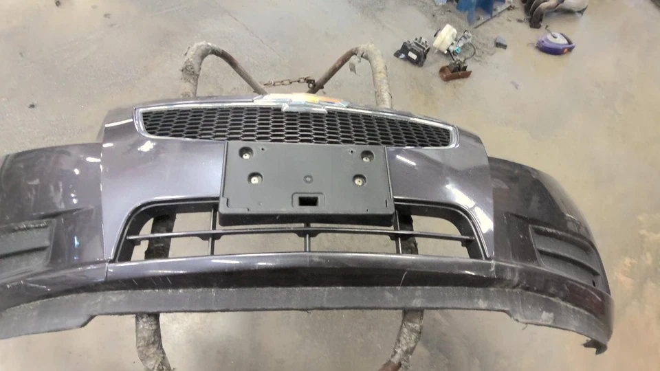 Used Front Bumper Assembly Front fits: 2011 Chevrolet Cruze w/o RS package Front - Imagem 4 de 4
