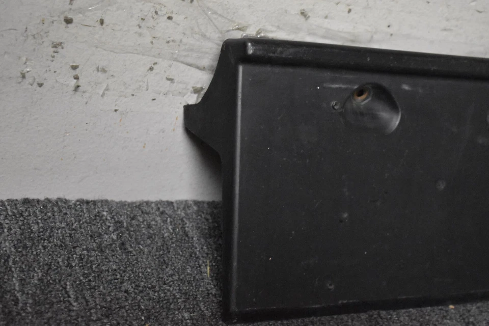 SOPORTE PLACA LICENCIA DELANTERA MASERATI FÁBRICA OEM Foto 3 de 4