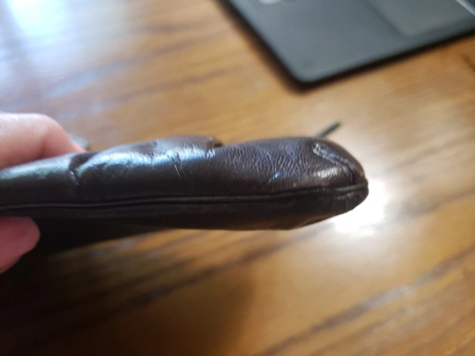 Cartera de cuero marrón colmillo bolsa sin asas muñeca porta tarjetas de crédito Foto 4 de 4