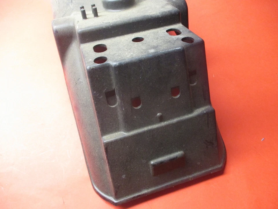 GUARDABARROS TRASERO NUEVO ORIGINAL NUEVO SUZUKI GS1000 GS850 63113-49000 Foto 2 de 3