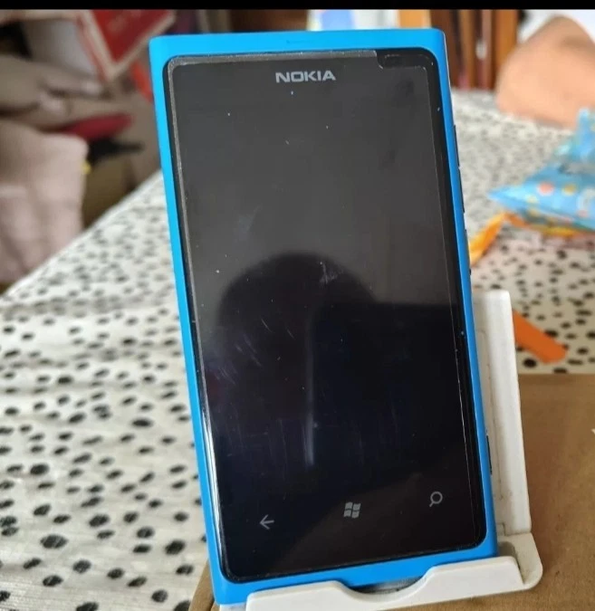 Nokia Lumia 800 Blue, New, Unlocked, Exposition SHOP Display  - Image 3 of 3