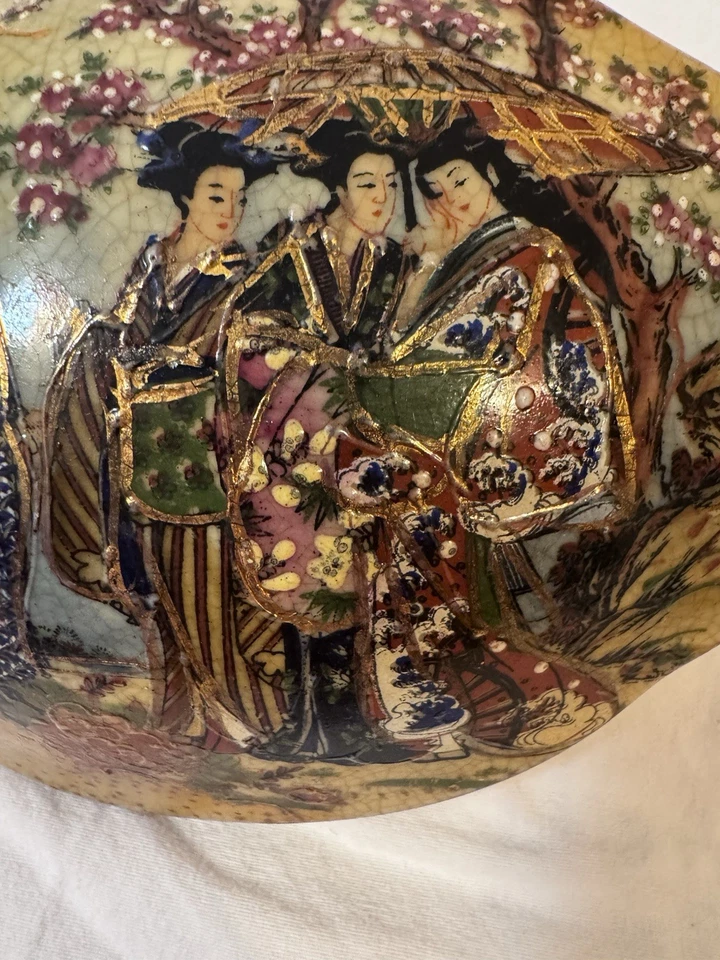 Vintage Japanese Hand Painted Satsuma Trinket Jewelry Box w/ gold & Geisha Girls - Image 4 of 4