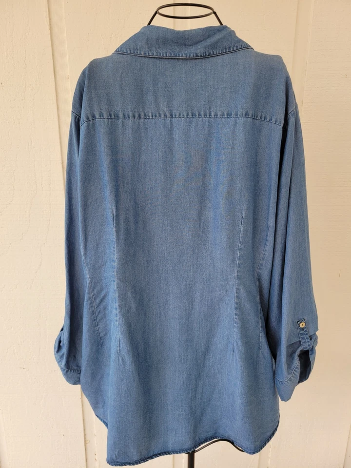 Top túnica Tencel azul lavado Soft Surroundings 3X cambray denim asimétrico Foto 3 de 4