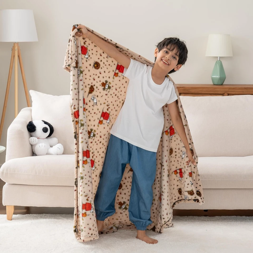 Peanuts® VelvetLoft® Niedliche Figur Snoopy Plüsch Übergroße Kinder-Decke, - Bild 3 von 4