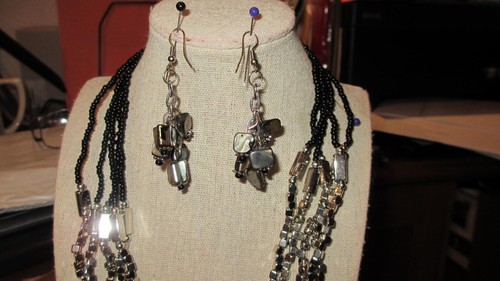 Native American Beads, local Northwest Shell pieces Necklace & Earrings - Picture 2 of 11