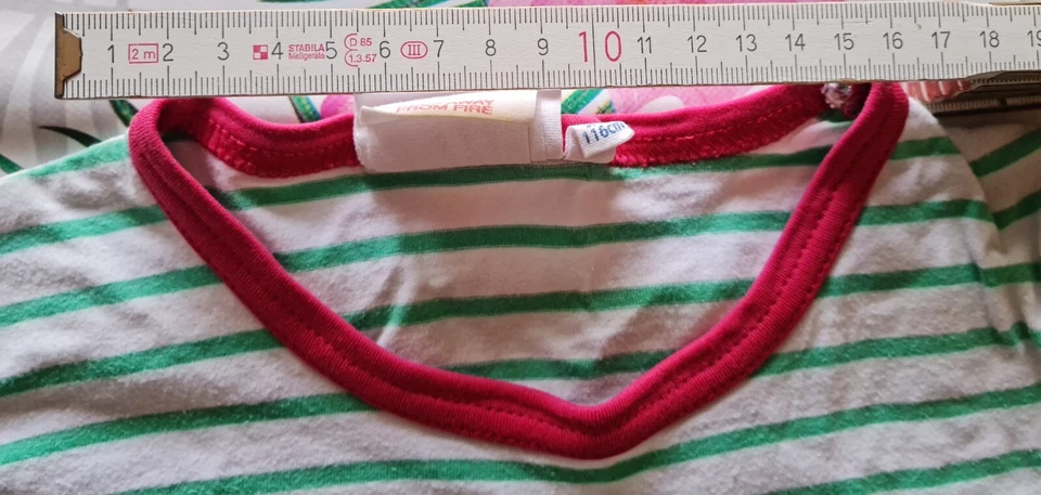 T-Shirt Toby Tiger Größe 5-6 116cm, weiß mit grünen Strichen und roten Abschlüss - Bild 4 von 4