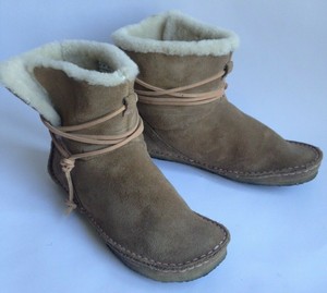 clarks moccasin boots