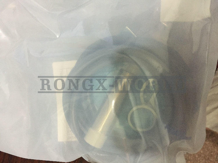 New Omron E2E2-X5B2 Proximity Switch  E2E2X5B2