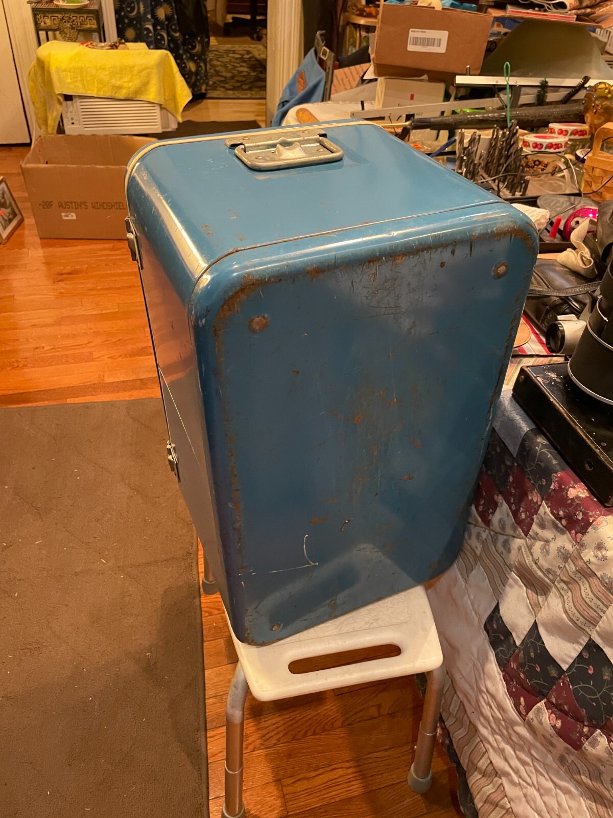 VINTAGE VAGABOND PICNIC CAMPING METAL ICE CHEST COOLER by Thermos robin