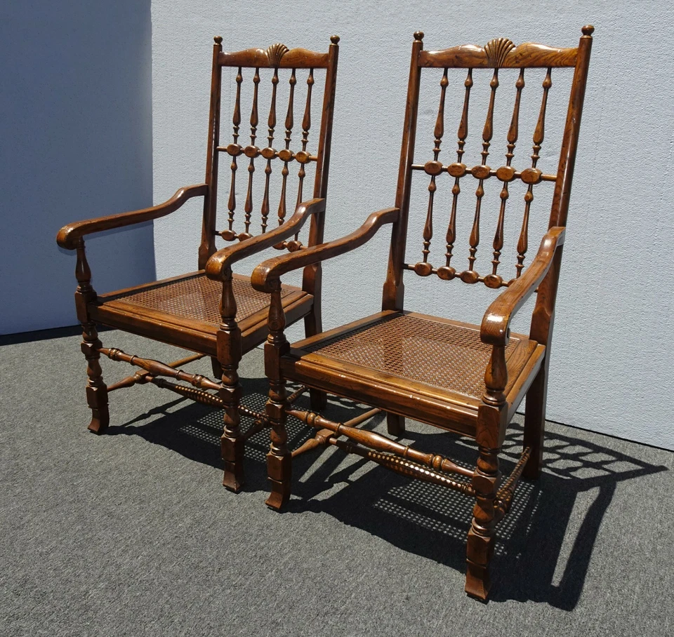 一对 Henredon 复古法国乡村橡木甘蔗口音椅子带主轴靠背 — 第 3/4 张图片