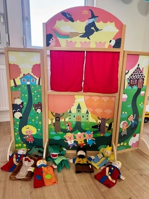 Puppentheater aus Stoff mit Vorhang & Handpuppen Set   Thema Musik