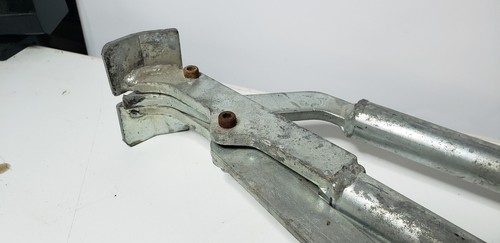 Wide Foot Jaw Bead Breaker Tire Dismount Tool With Rubber Handles For 15" Wheels - Picture 2 of 8