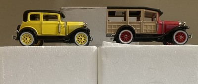 ARKO Set Ford 1:32 diecast models 1929 Woody Wagon & 1930 Model A Crown Victoria