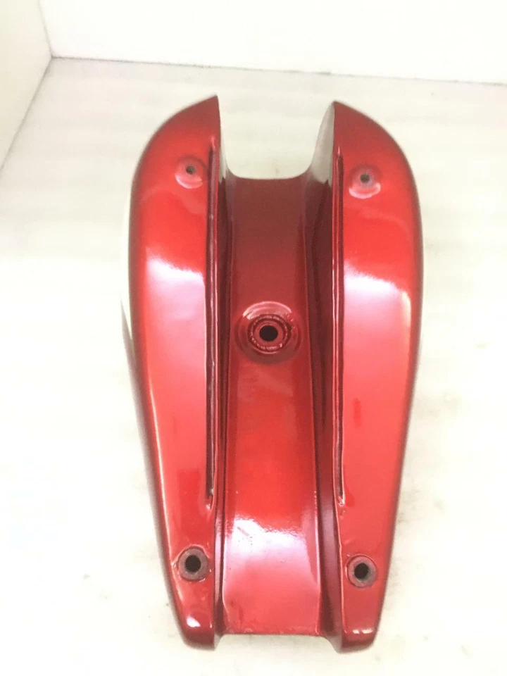 APTO PARA TANQUE DE GASOLINA DE ACERO PINTADO CEREZA Y PLATA TRIUMPH T140 Foto 3 de 4