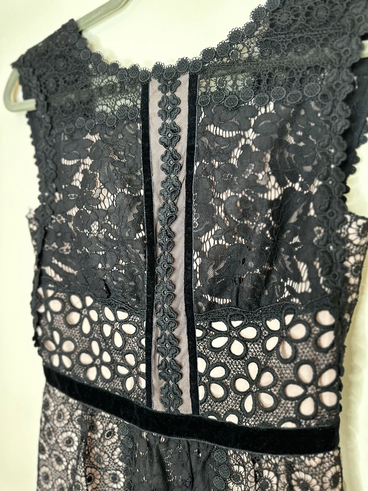 Abito senza maniche Boutique Moschino floreale in pizzo nero nudo taglia 4 Aeffe nuovo con etichette