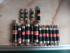 BUSSMANN FUSETRON FRS-R-100 FRS-R200 FRS175 FRS80 ++ MIXED LOT OF 16