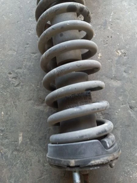 04 05 06 07 08 09 10 11 12 GMC CANYON OEM suspensión de puntal delantero 20931004 Foto 3 de 4