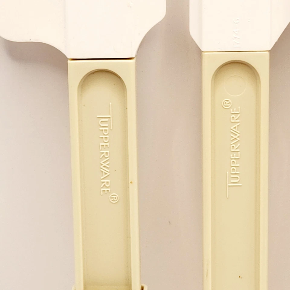 Lot of 3 Tupperware Spatulas Paddle Scrapers Beige With Pan Hooks Vintage  - Image 2 of 4