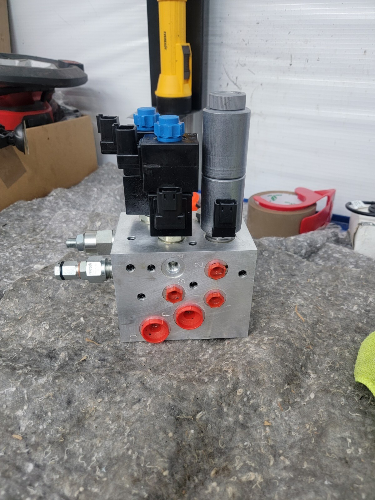 New JLG 1001190287 MANIFOLD,MCV W/O JIB | eBay