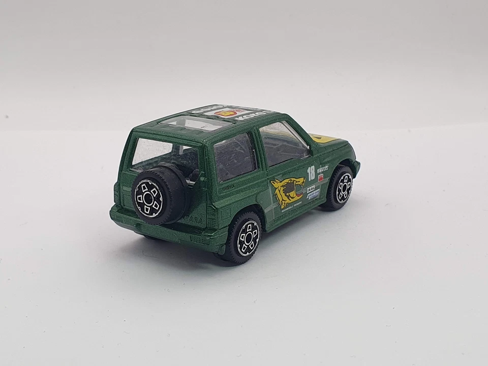 Suzuki Vitara Burago 1/43 - Immagine 3 di 4