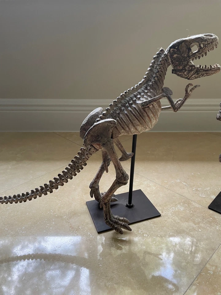 Las mejores estatuillas T-Rex de poliresina con caoba oscura - Juego de 2 - 21x14x6, 24x14x9 Foto 3 de 4