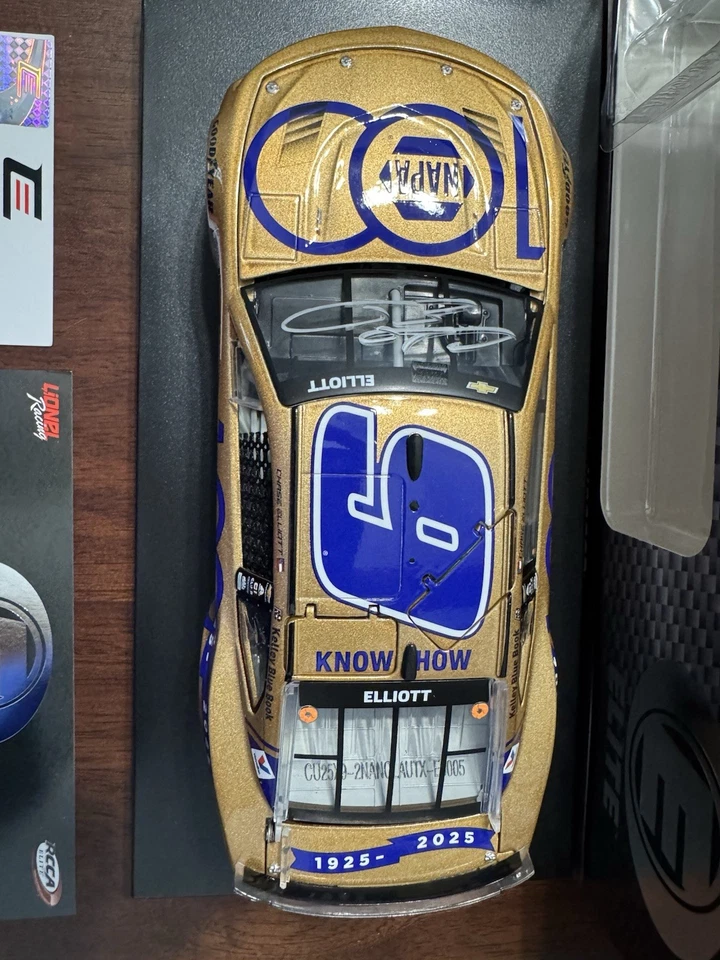 Chevrolet Elite autografiado 1/24 Chase Elliott #9 Napa 100 aniversario 2025 Foto 4 de 4