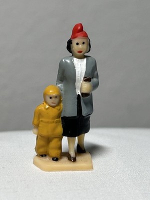 Vintage Plastic Train Christmas Village Miniature Mom And Child Figure ~ 1 5/8''