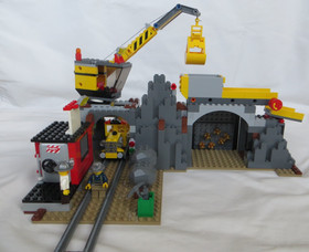 LEGO 4204 The Mine City Mining Crane Truck Train Conveyor Belt Cave 2012