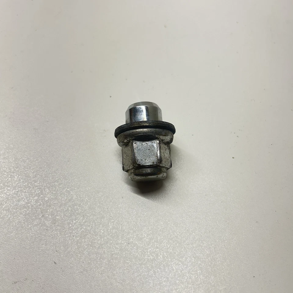 TOYOTA PRIUS 2016-2022 LLANTA TUERCA TORNILLO PERNO DERECHO IZQUIERDO OEM Foto 2 de 4