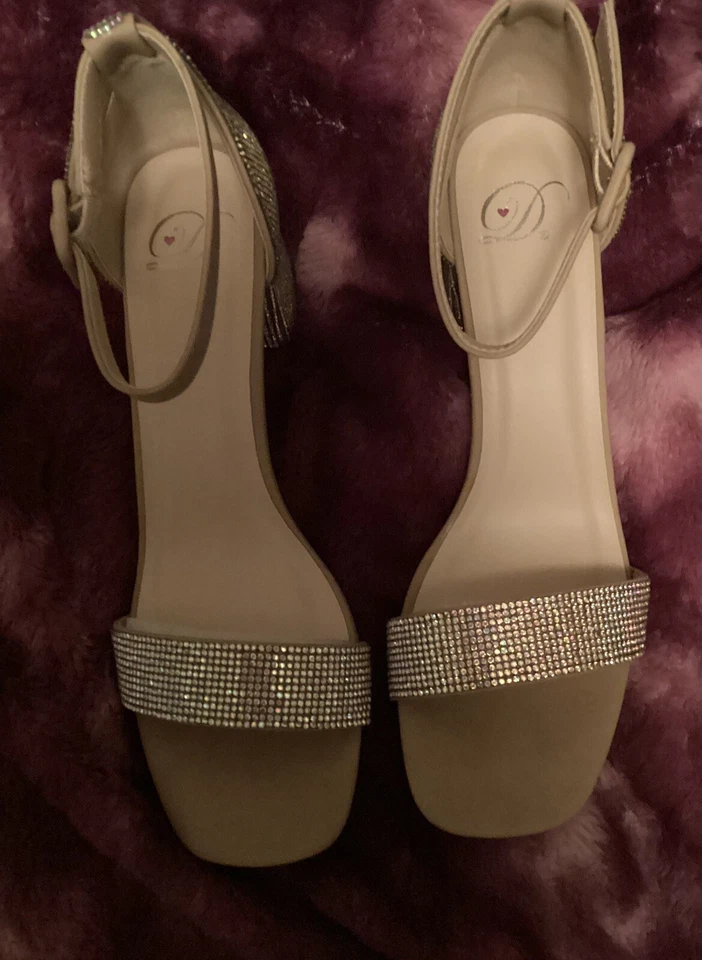 Tacones Delicious bronceados con estrás talla 9 Foto 2 de 4