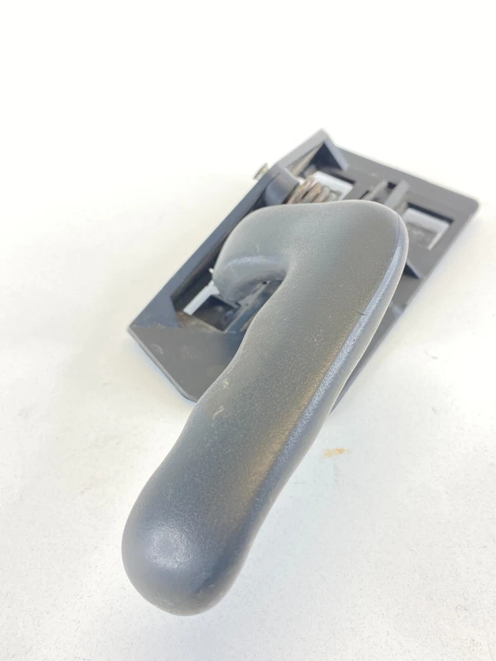 1999-2007 Chevrolet Silverado 1500  Left Driver Inner Door Handle 15746473 - Изображение 4 из 4