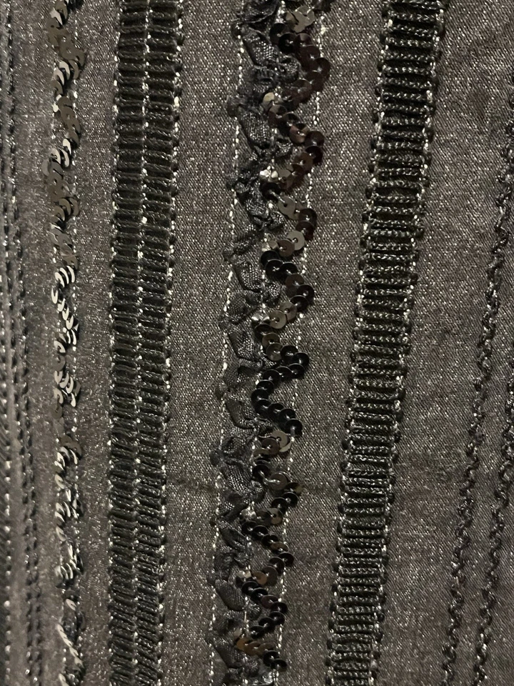 De colección. Pantalones de lentejuelas acampanadas Nanette Lepore negros EE. UU. 10 (34 X 30) tiro bajo usados Foto 4 de 4