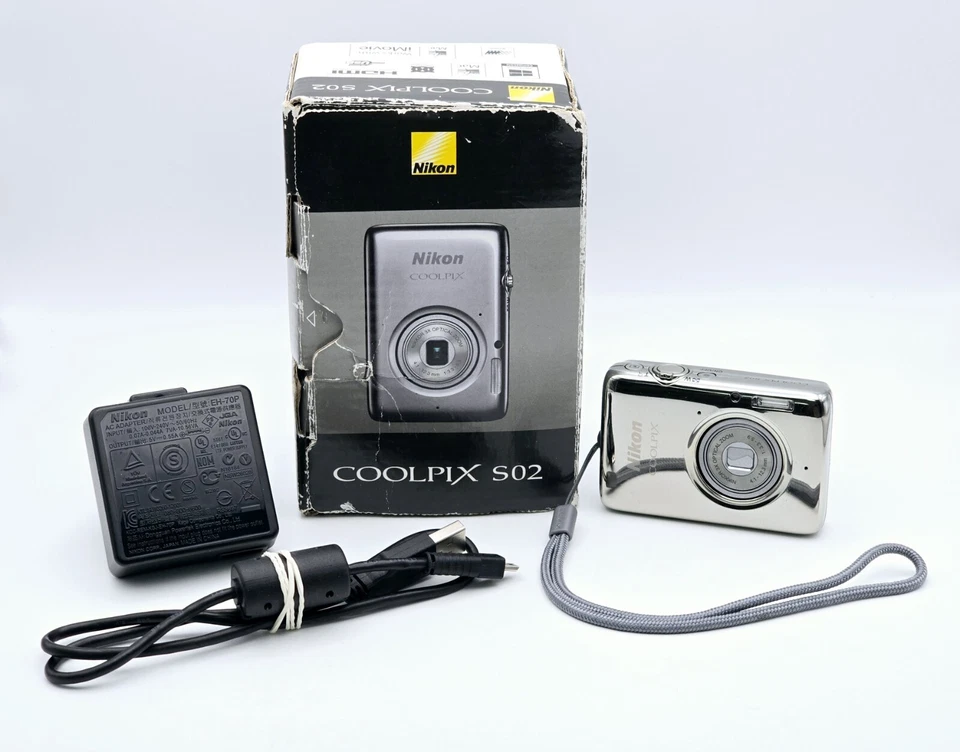 Nikon Coolpix S02 Ultra Kompakte Digitalkamera Chrom in OVP