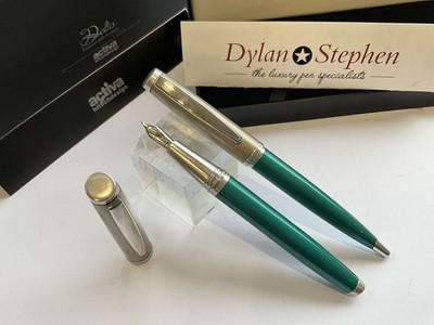 Delta Activa Hi Tech Design Grün Füllfederhalter und Kugelschreiber Set 18K M Feder