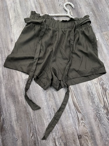 NWOT Charlotte Russe Women’s Dark Olive Ruffled Elastic Waist Belted Shorts S - Picture 2 of 12