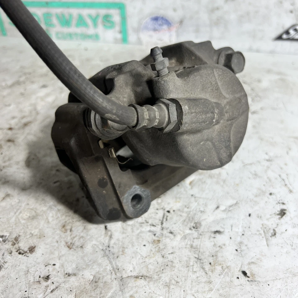 Pinza de freno delantera izquierda Toyota Cressida 89-92 y disco de soporte F18N Foto 4 de 4