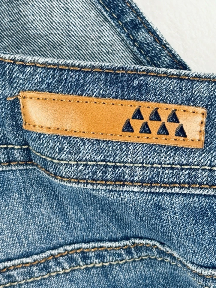 Babero de mezclilla para casa de muñecas talla 9 azul envejecido bolsillos dobladillo enrollables Foto 3 de 4