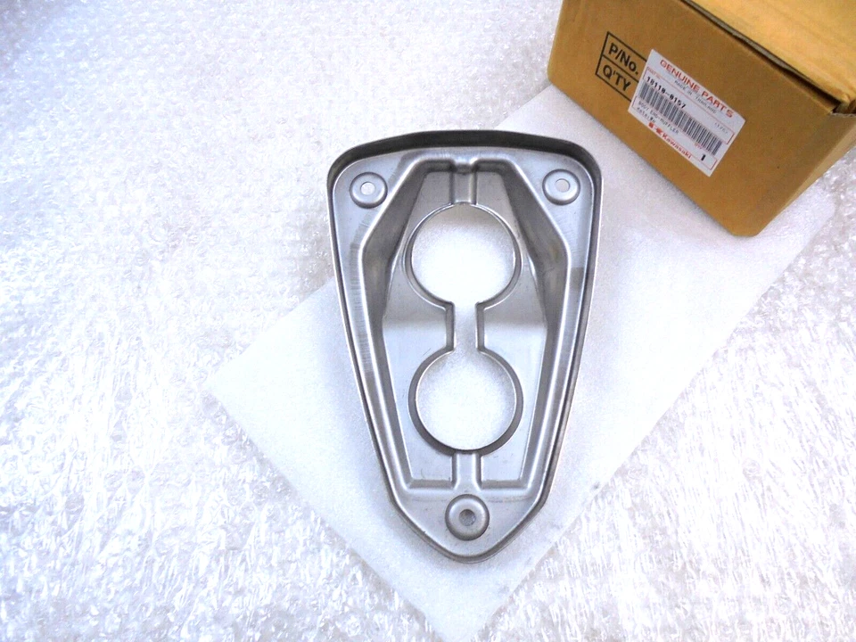 Tapa de extremo de silenciador de escape genuino Kawasaki Z800 ZR800 2013-2016 nuevo OEM 18110-0157 Foto 4 de 4