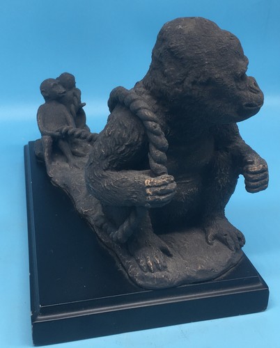 Estatua de gorilas de hierro fundido vintage con soporte para tarjetas de visita base de madera - Imagen 3 de 8