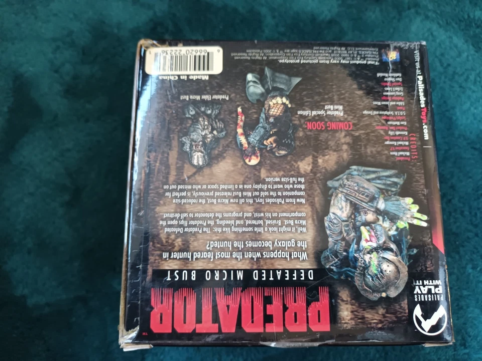 Predator Defeated Mirco Vinyl Figure - Image 4 of 4