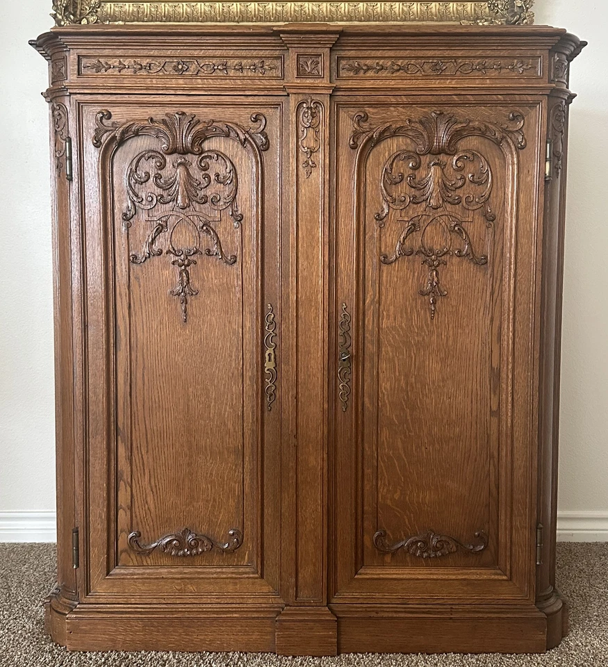 Antiguo armario de almacenamiento francés estilo Luis XVI en madera de roble 44" de alto Foto 2 de 4